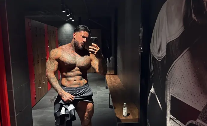 Чуждестранен рапър изгря с фланелка на Левски в новия си хит (ВИДЕО)