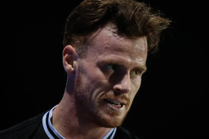 Тобиас Хайнц с ключов пропуск от дузпа в дербито на Гьотеборг