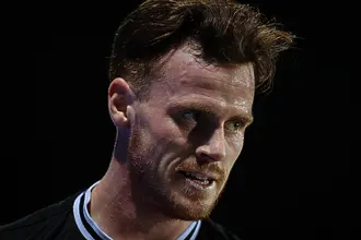 Тобиас Хайнц с ключов пропуск от дузпа в дербито на Гьотеборг