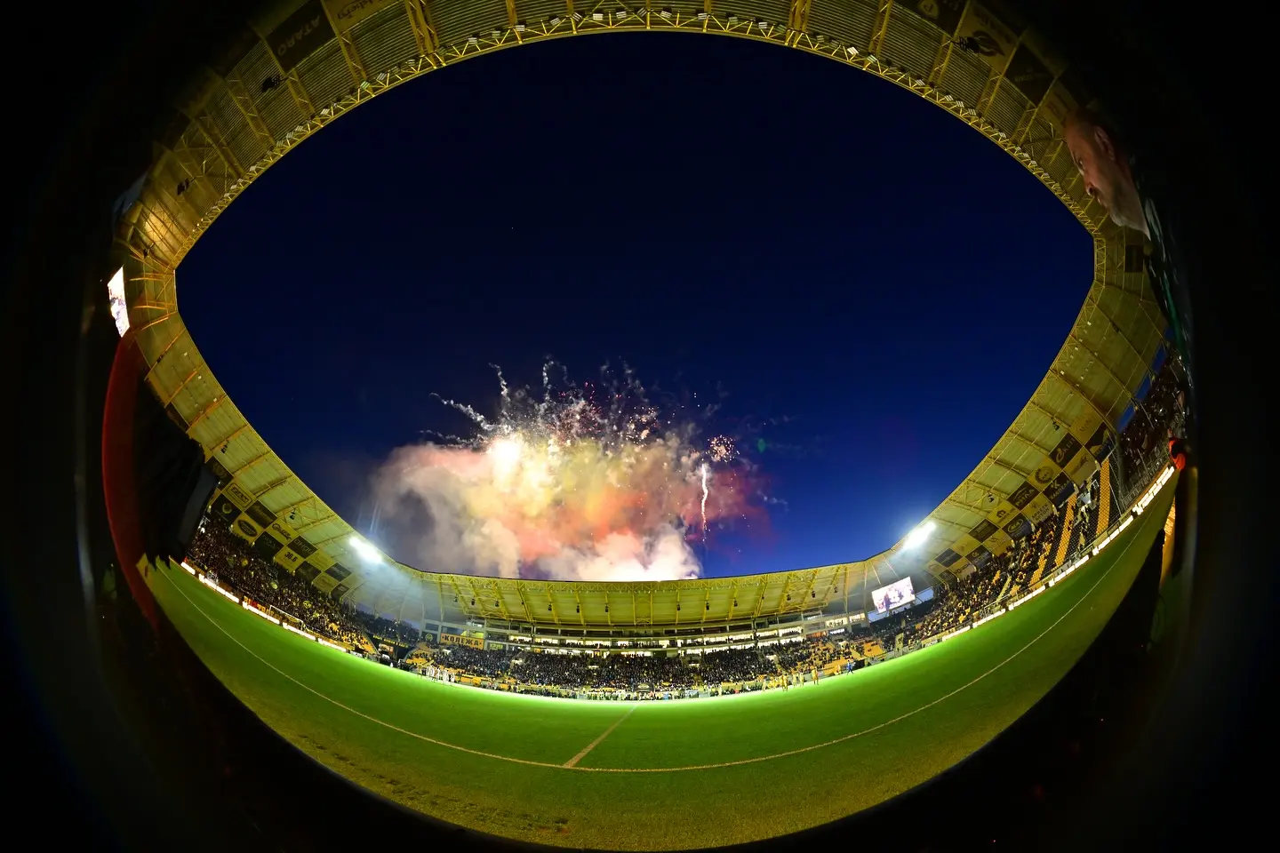 Заря, димки, интрига, добър футбол - дербито за Пловдив завърши без пълно щастие