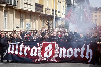 „Червеното“ шествие свърши край езерото „Ариана“ (ВИДЕО)