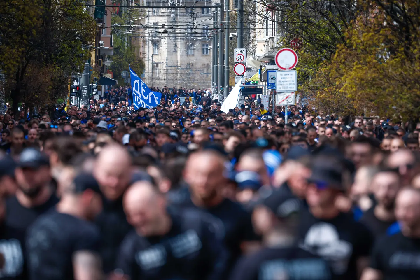 Шествието на феновете на Левски преди дербито с ЦСКА / startphoto.bg