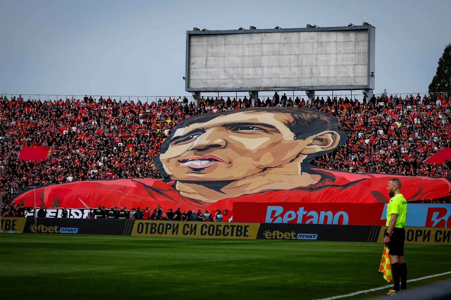 Феновете на ЦСКА посветиха хореография на Димитър Пенев / startphoto.bg