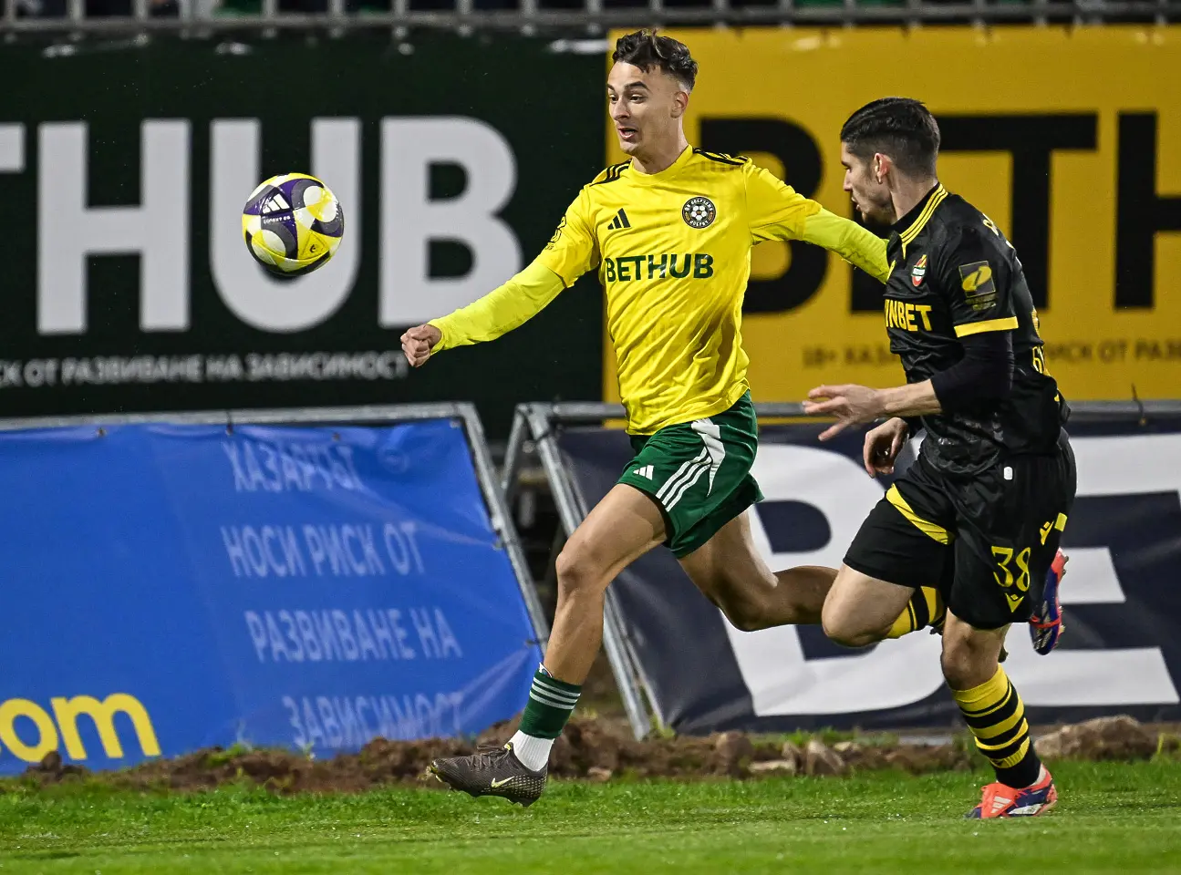 Антон Иванов, Константинос Балоянис, Добруджа - Ботев Пловдив/ startphoto.bg