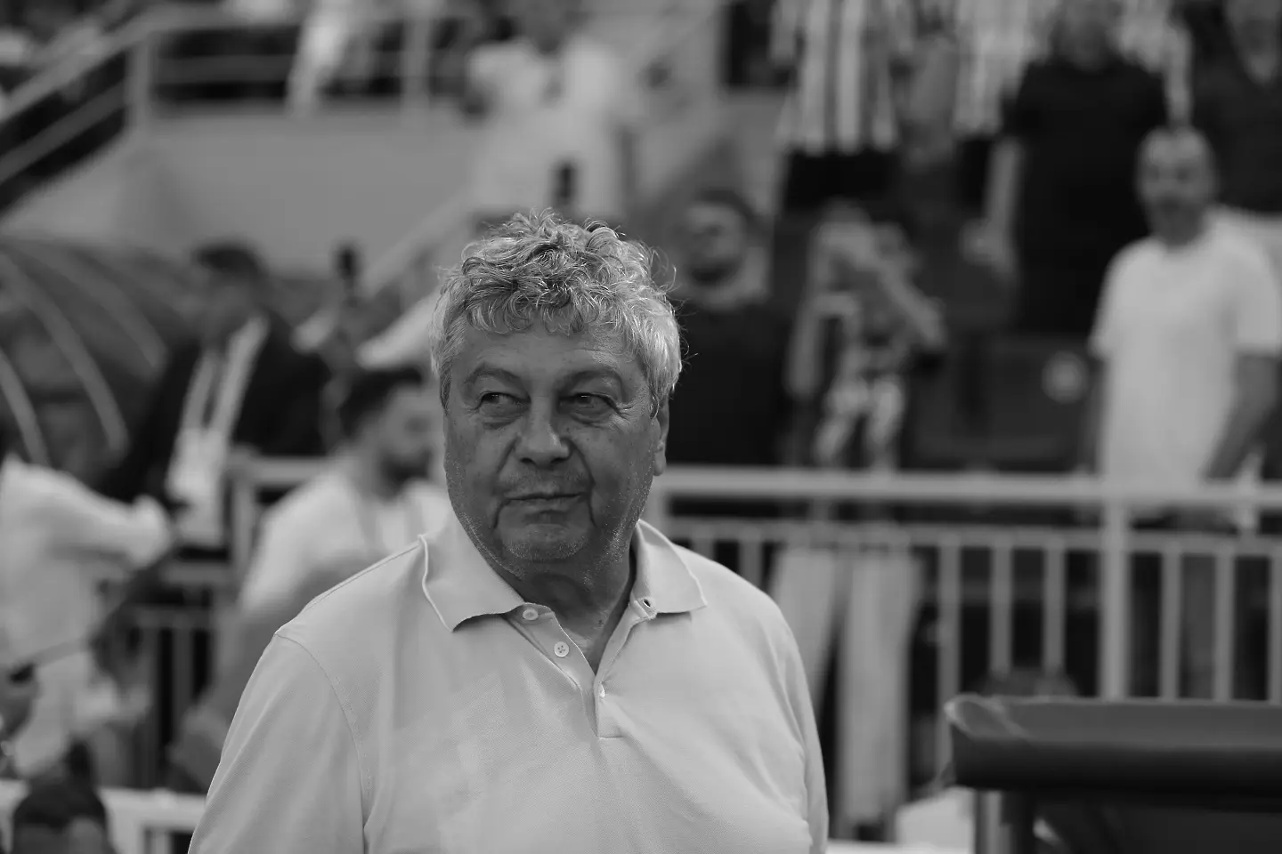 След кончината на Луческу: Румъния преустановява избора на нов селекционер