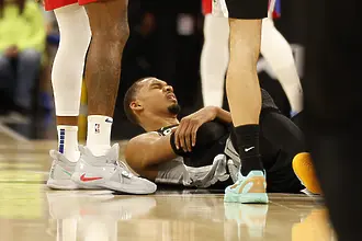 Виктор Уембаняма се контузи седмица преди старта на плейофите в НБА (ВИДЕО)