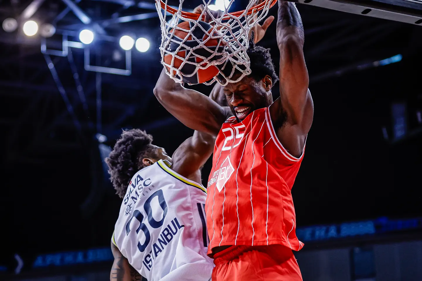 Дан Отуру, Апоел Тел Авив - Фенербахче / Getty Images