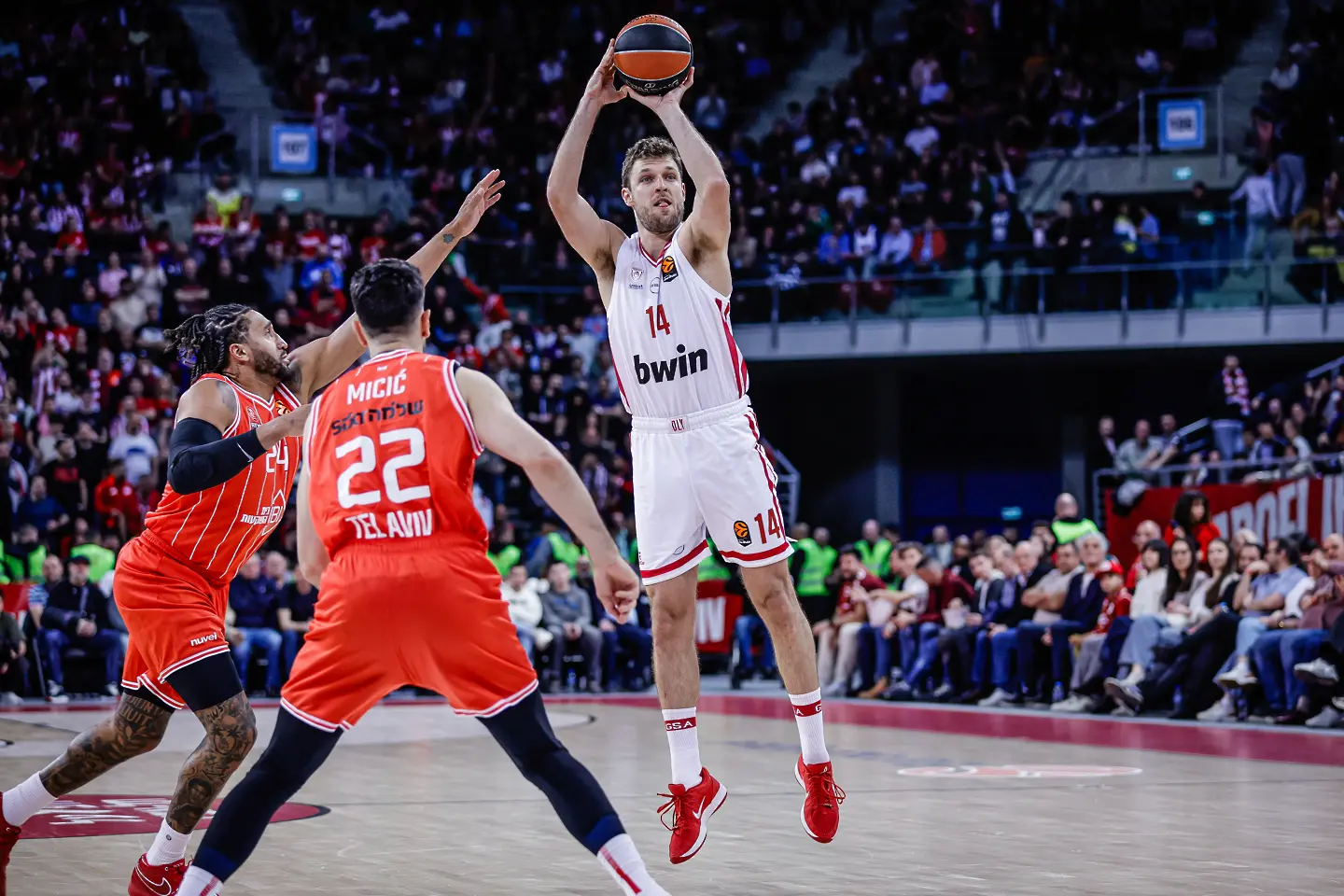 Александър Везенков / Getty Images