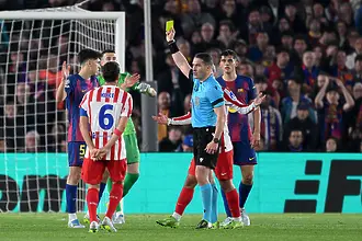 В Барселона скочиха: Чиста дузпа и 100 процента червен картон (ВИДЕО)