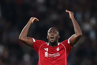 Ливърпул е все по-близо до нов договор със защитник 