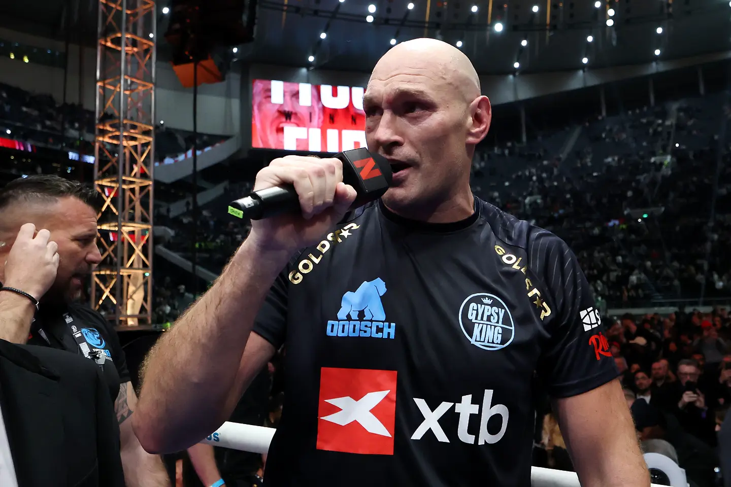 Тайсън Фюри пречупи руснак в битка на гигантите и предизвика Антъни Джошуа