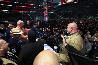 Netflix обяви мегасблъсъка Джошуа - Фюри, но AJ охлади страстите