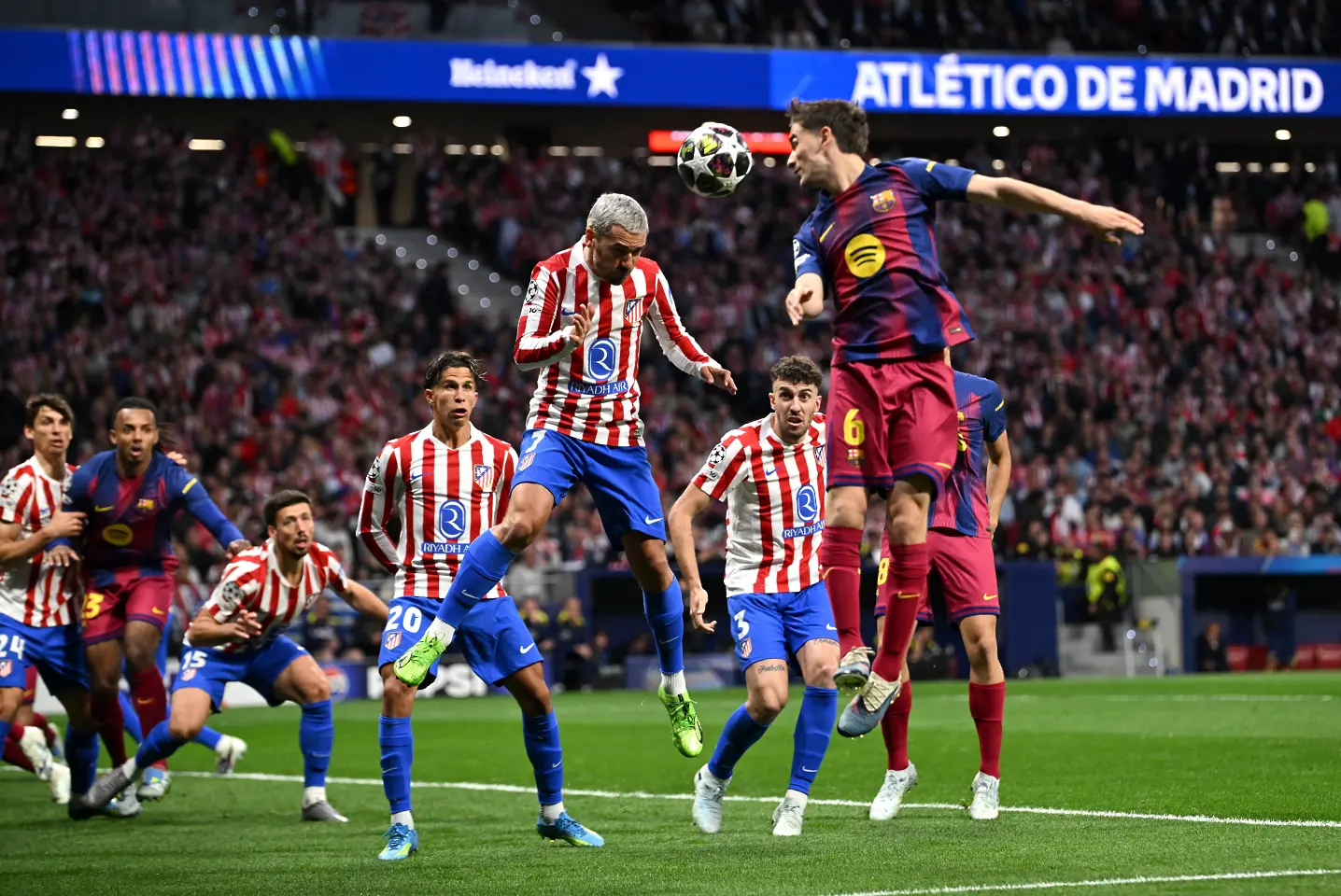 Антоан Гризман, Гави; Атлетико Мадрид - Барселона / Getty Images