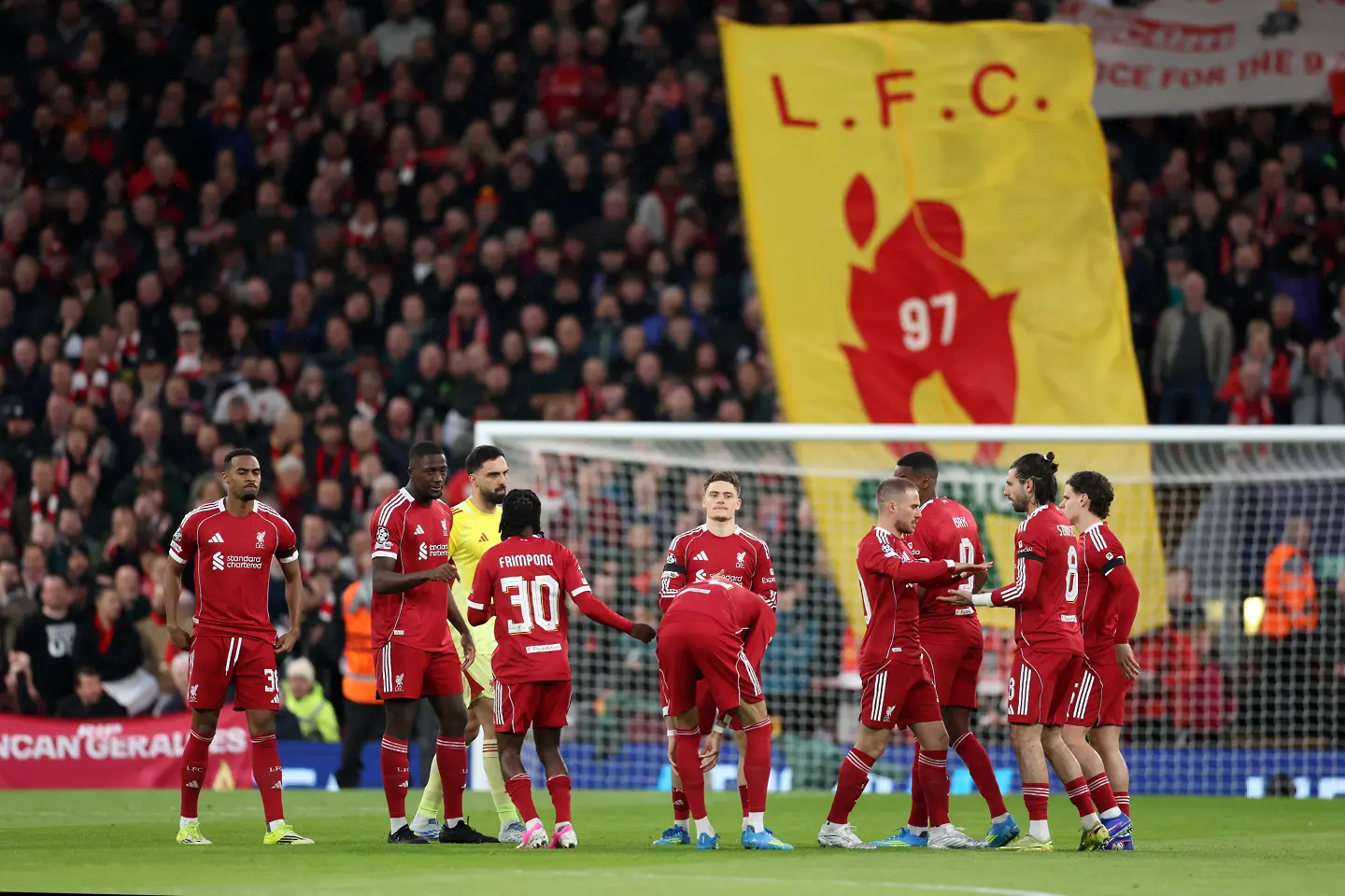 На живо: Ливърпул започва с Исак и Екитике срещу ПСЖ, Салах на пейката (Състави)