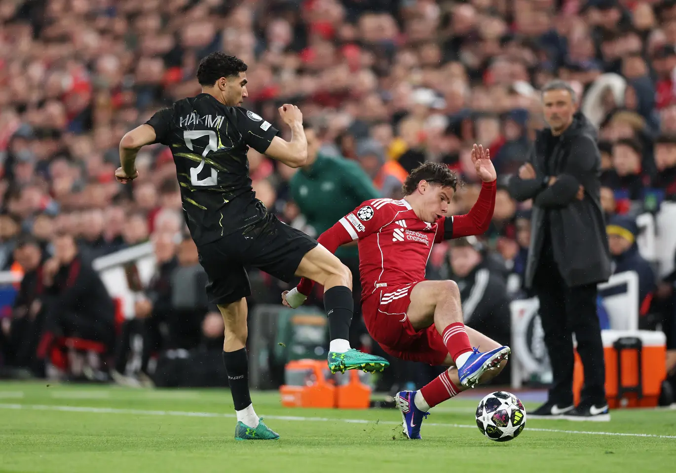 На живо: Ливърпул започва с Исак и Екитике срещу ПСЖ, Салах на пейката (Състави)