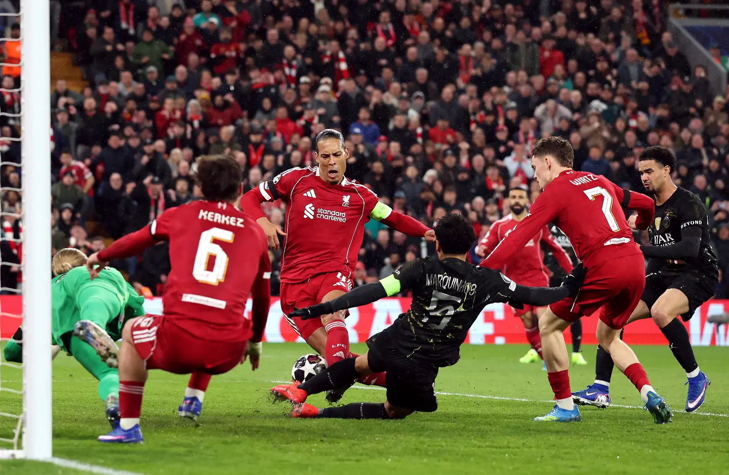 На живо: Ливърпул започва с Исак и Екитике срещу ПСЖ, Салах на пейката (Състави)