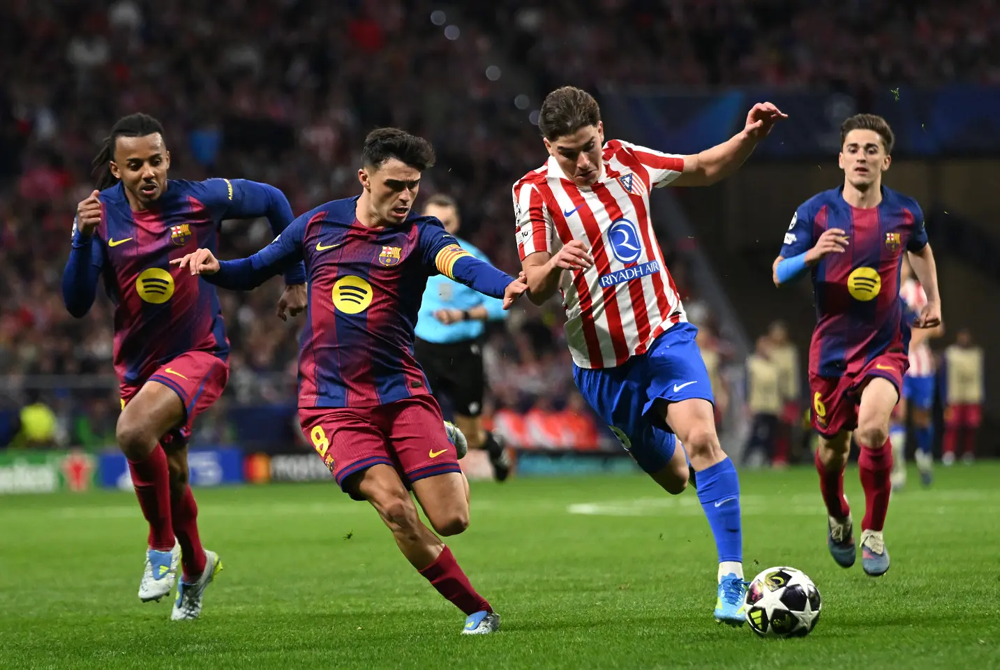 Педри, Хулиан Алварес / Getty Images