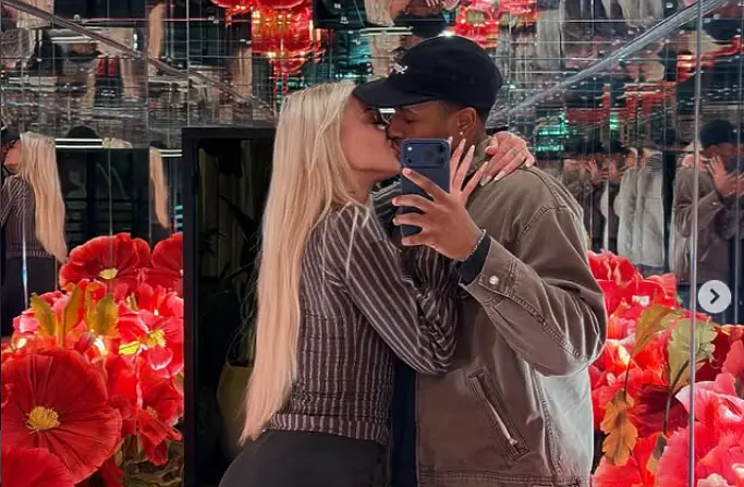 Гаджето награби Алиша Леман пред огледалото 