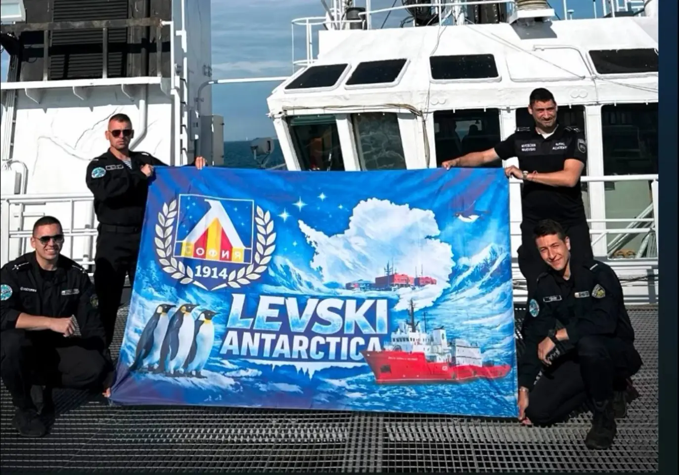 „Сини“ фенове се завръщат от остров Ливингстън, за да подкрепят Левски за спечелването на титлата