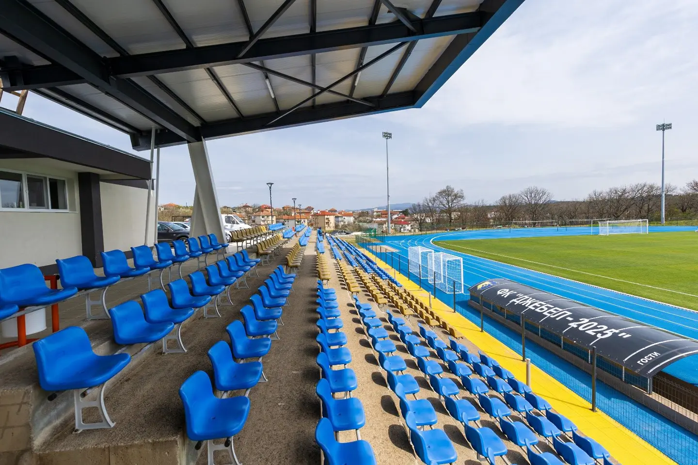 Откриха обновен стадион в Джебел / www.facebook.com/nedjmiali