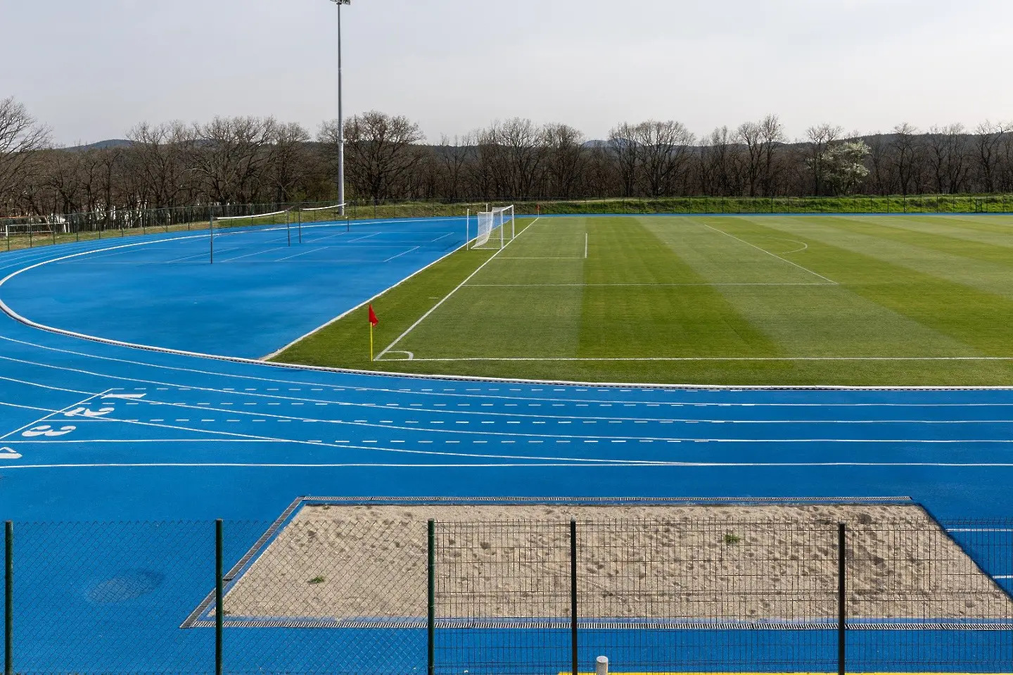 Откриха обновен стадион в Джебел / www.facebook.com/nedjmiali