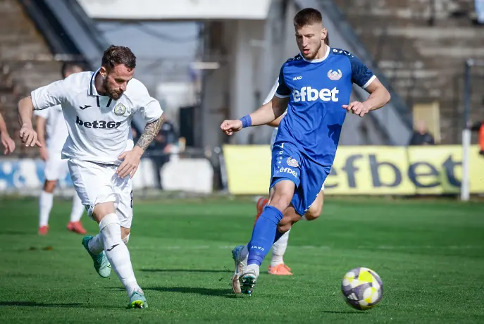 Славия остана при борещите се за оцеляване след равенство с Монтана 