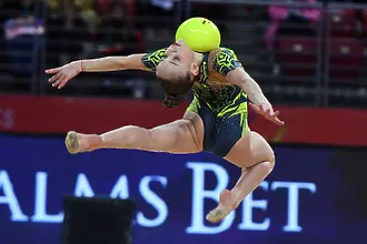 Стилияна Николова и Ева Брезалиева показаха съчетанията си с бухалки и лента на Световната купа в Баку