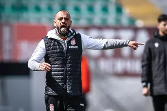 Александър Александров: Нека първо победим Лудогорец, а след това ще ни се отворят вратите за второто място (ВИДЕО)