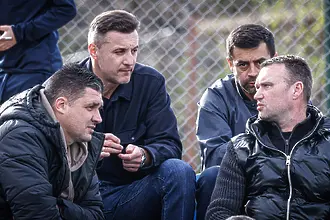 Преди дни го обърна от 0:2 до 3:2, а сега гледат мач заедно