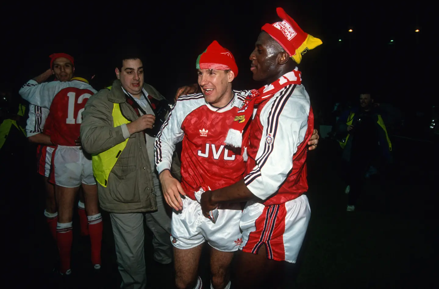 Пол Мърсън (вляво) и Кевин Кембъл празнуват титлата с Арсенал през 1991 година / Getty Images