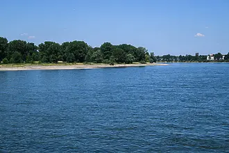 Германски фенове щурмуват Франция по вода за мач от евротурнирите