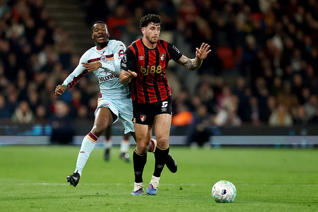 Тотнъм се пробва за защитник на Борнемут, ако не изпадне