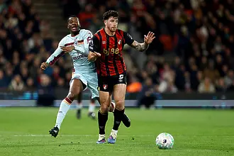 Тотнъм се пробва за защитник на Борнемут, ако не изпадне