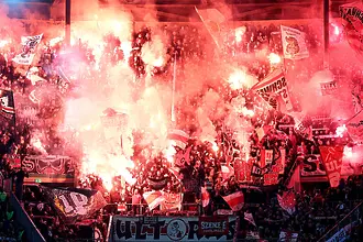 Ултраси на Щутгарт нападнаха фенове на Байерн пред стадиона в Мюнхен (ВИДЕО)