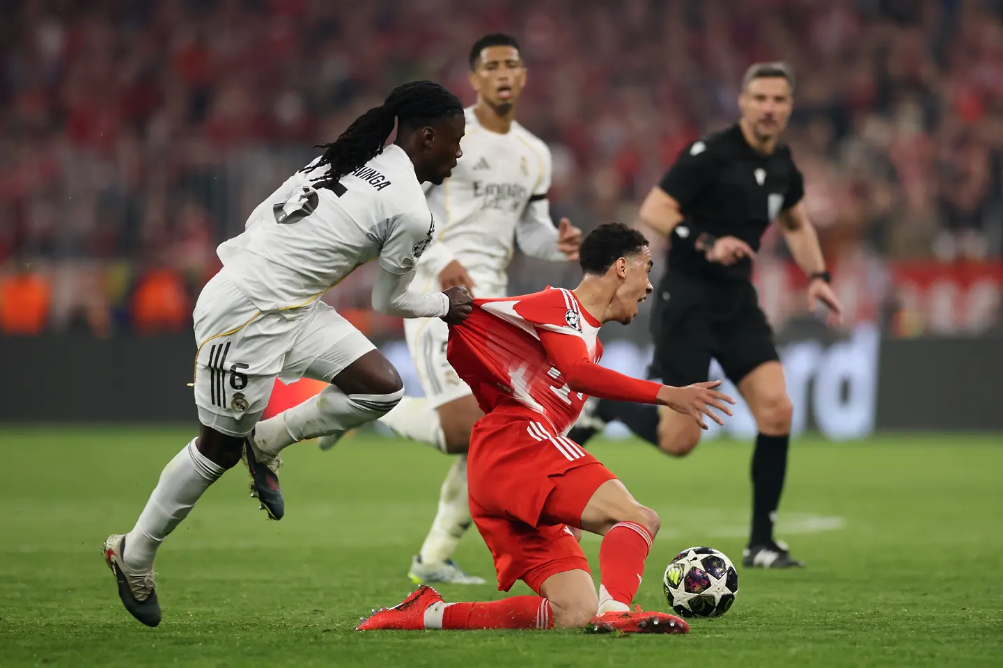 Едуардо Камавинга и Джамал Мусиала / Getty Images
