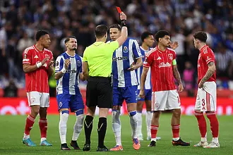 Десет “дракона” се бориха геройски в Нотингам, но капитанът изпрати Форест напред