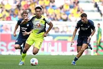 Две дузпи и издънка като гост: Борусия Дортмунд поднесе Салатиерата на Байерн