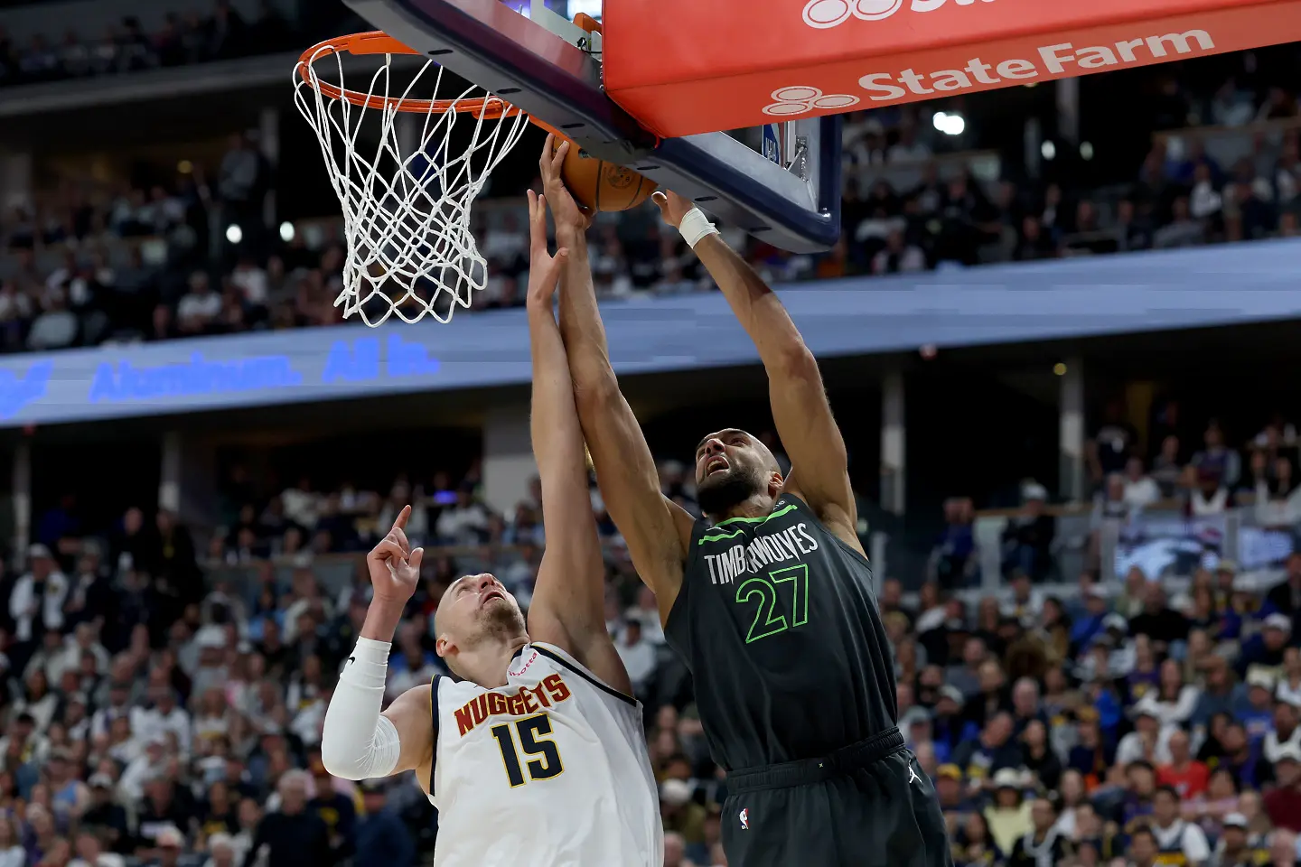 Никола Йокич стартира плейофите с трипъл-дабъл, Денвър сломи Минесота (ВИДЕО)