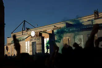 Поражда се бунт срещу собствеността в Челси