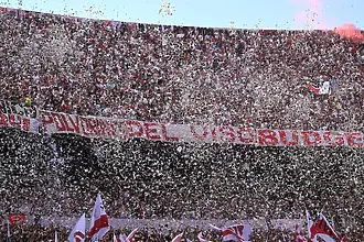 Дербито между Ривър Плейт и Бока Хуниорс можеше да се превърне от ...