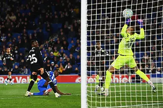 Брайтън разкова ужасно трагичен Челси и подписа уволнението на Росиниър