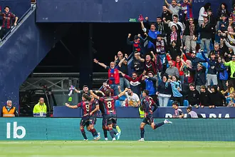 Леванте тресна Севиля и вярва в спасението