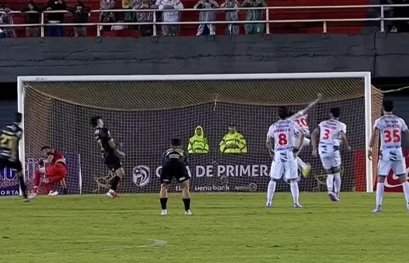 Има ли по-нелеп гол от дузпа от този? (ВИДЕО)