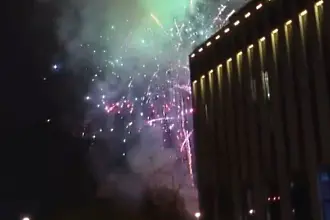 Фенове на Байерн събудиха Реал Мадрид с фойерверки преди реванша (ВИДЕО)