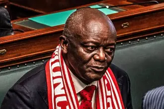 Бащата на Венсан Компани се появи с шал на Байерн Мюнхен в белгийския парламент