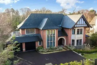 Компани продава луксозната си вила за 4 млн. евро – ясен сигнал за бъдещето му