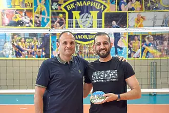 Хегемонът в женския ни волейбол се разделя с треньора си