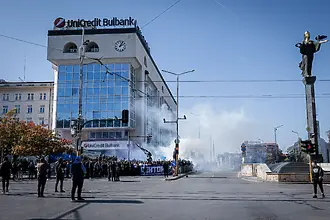 Феновете на Левски приключиха шествието си (ВИДЕО)