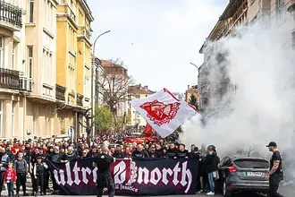 Привържениците на ЦСКА свършиха с шествието си (ВИДЕО)