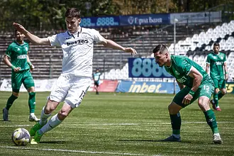 Десет от Ботев Враца измъкнаха точка от Славия, напрежение между Венци Стефанов и феновете